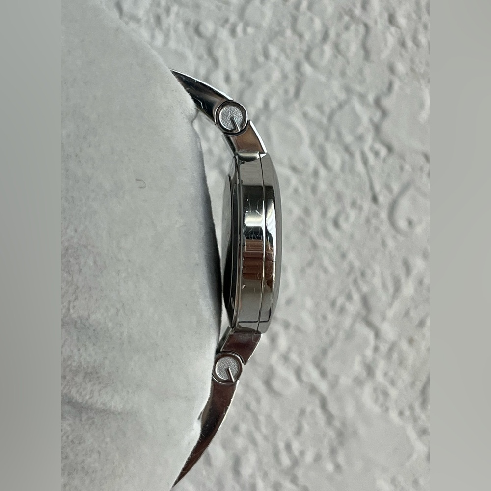 Gucci bangle 105 ladies Watch model YA105518 sherry line. - Picture 5 of 15